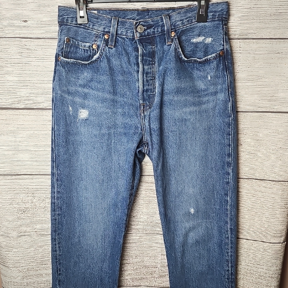 Classic Levi's 501 Distressed Jeans (Size 28Wx32L)